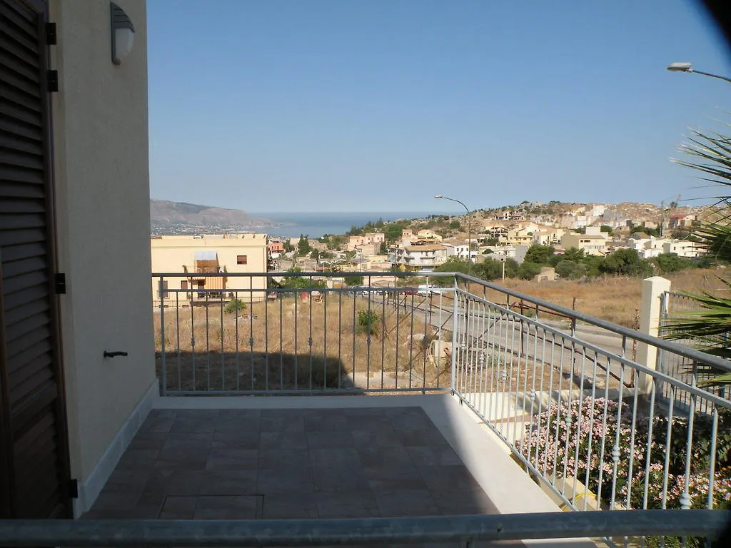 La Luna Nel Pozzo Bed and Breakfast Custonaci 0*,  Italia